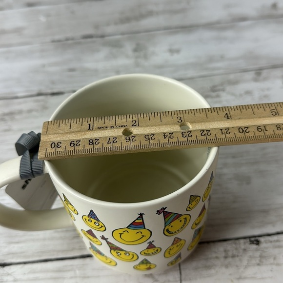 BIRTHDAY Smilely Face coffee mug Hallmark Shoebox NWT - Picture 6 of 7